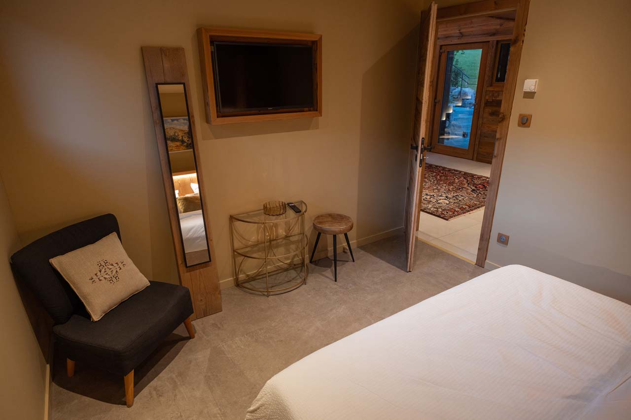 CHAMBRE-VUE-DU-COULOIR